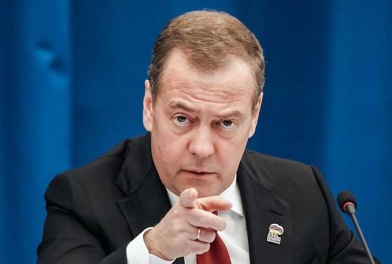 Офшорные яхты для российских элит: Медведев и Керимов сохраняют роскошный образ жизни, несмотря на войну